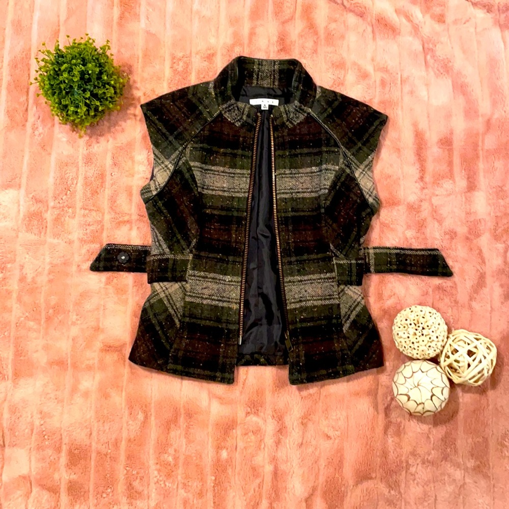 Beautiful CAbi winter vest! Excellent condition